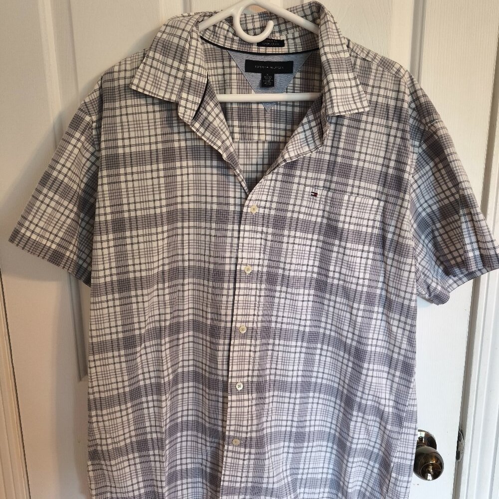 Tommy Hilfiger Men’s XL Plaid Button-Up Shirt – Custom Fit